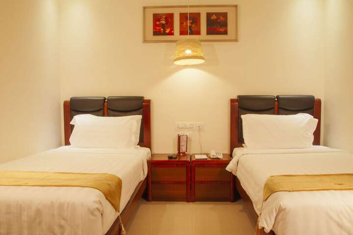 Room 4 of 37