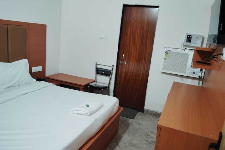 Room 3 of 11