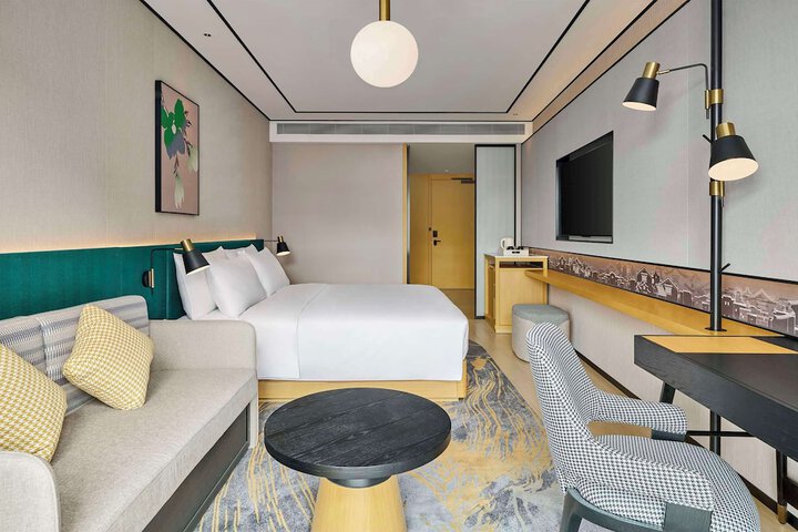 Room 5 of 42