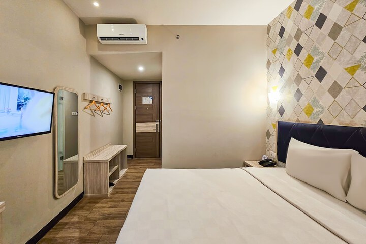 Room 27 of 63