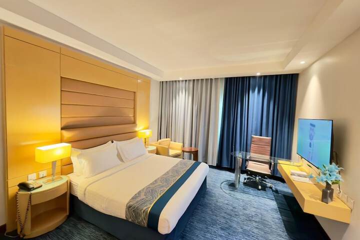 Room 13 of 40