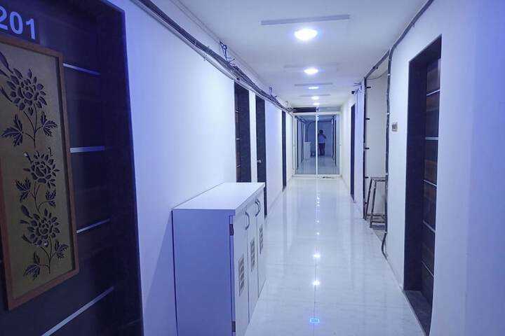 Ballroom/Hall 28 of 30