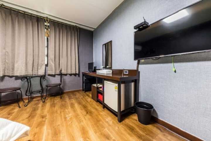 Room 9 of 52