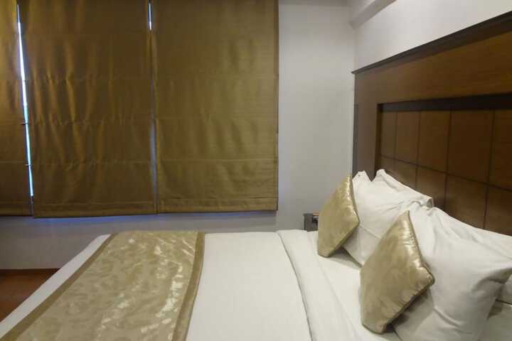 Room 5 of 33