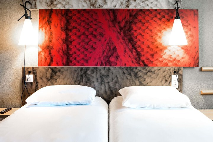Room 25 of 77