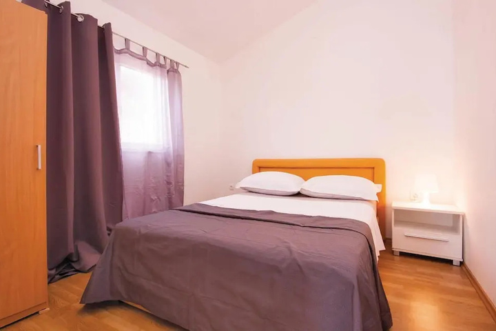 Room 2 of 16