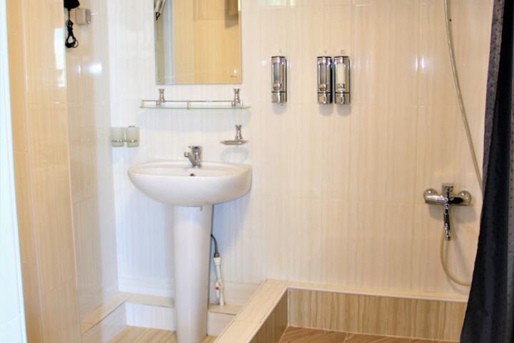 Room 15 of 32