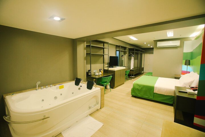 Room 28 of 61