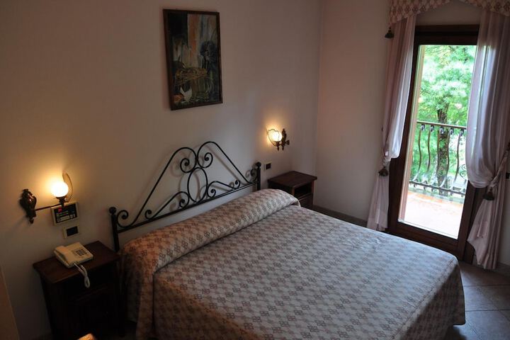 Room 12 of 39