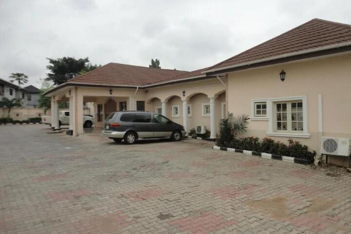 SDM Tavern Hotel