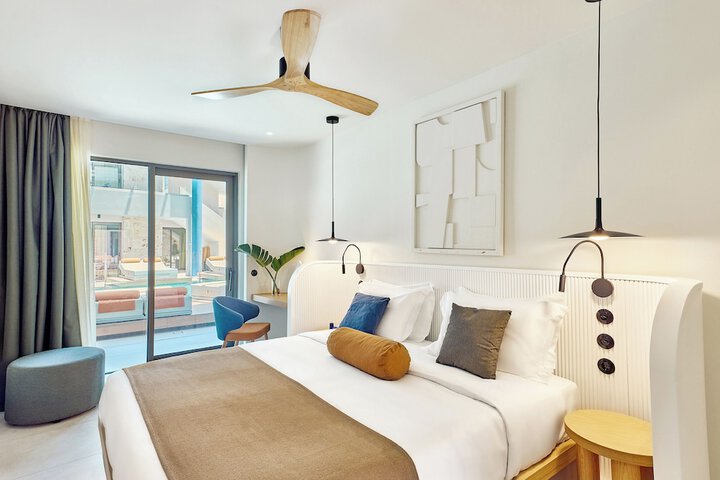 Room 25 of 182