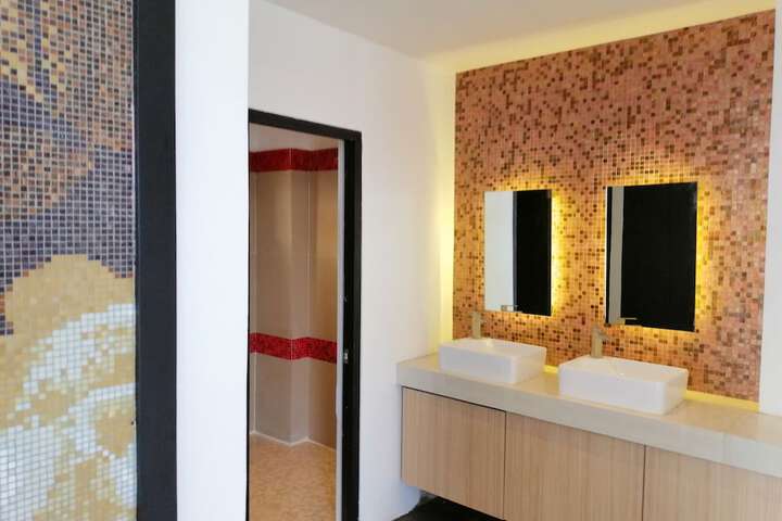 Room 62 of 116