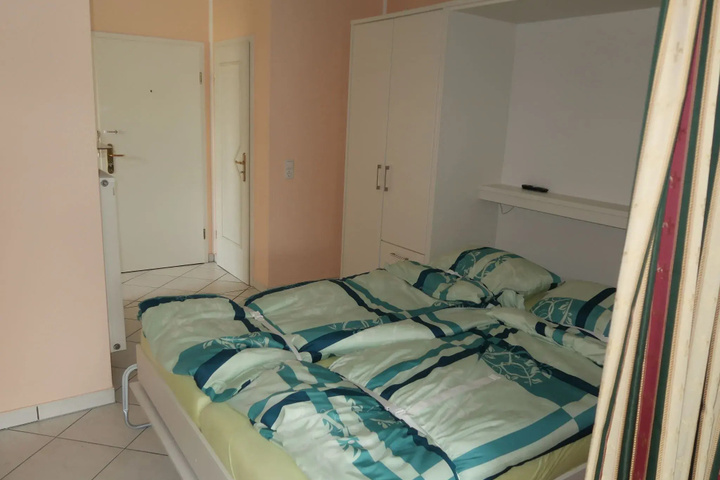 Room 5 of 11