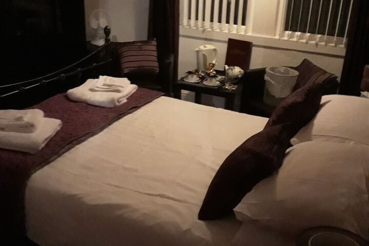 Room 7 of 16