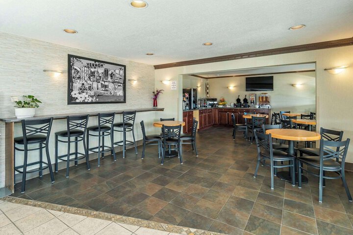 Breakfast/Coffee Service 40 of 53