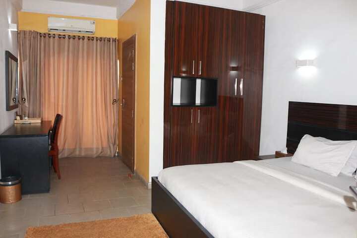 Room 4 of 29