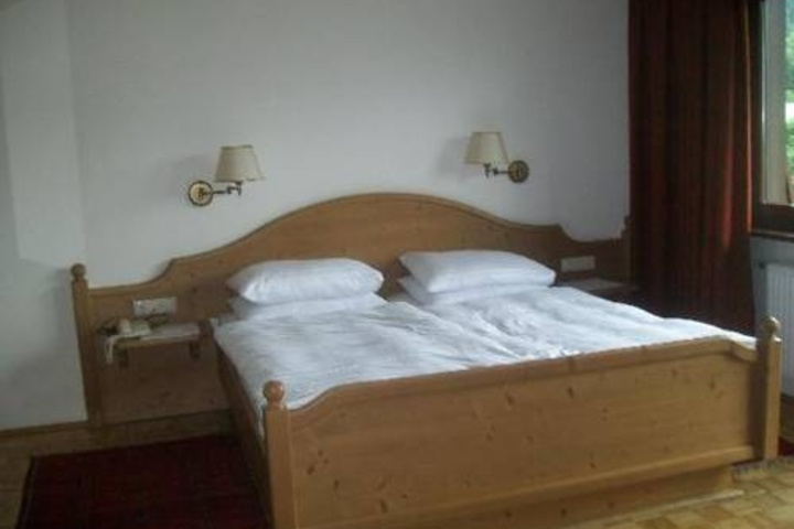 Room 6 of 27