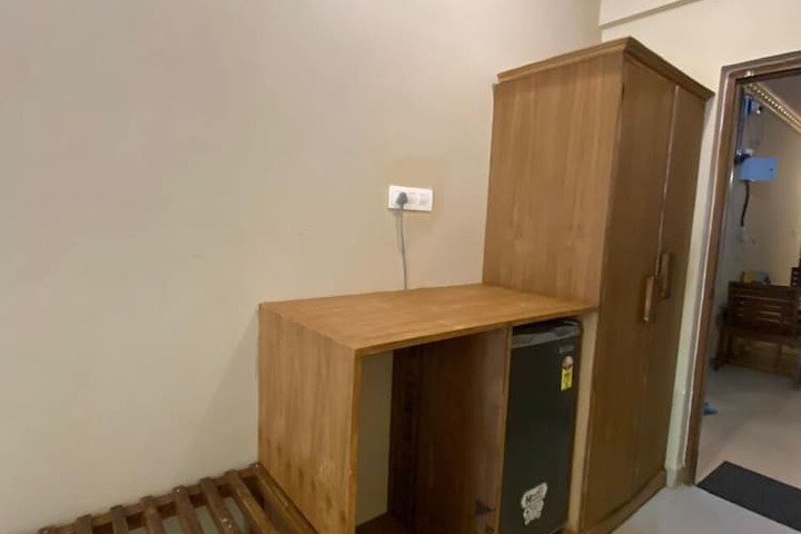 Room 17 of 40