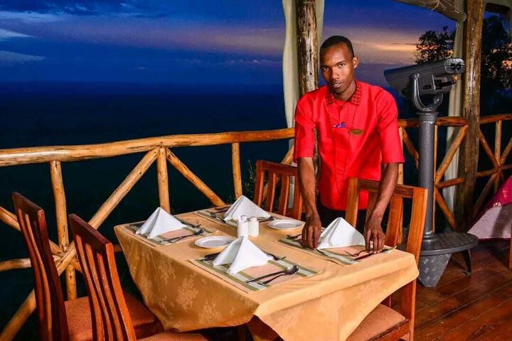 Dining 11 of 25