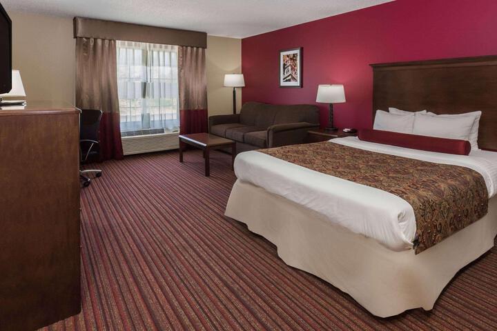 1 Queen Bed (9 of 21)