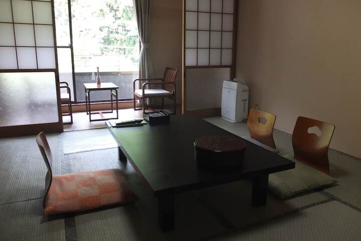 Room 10 of 82