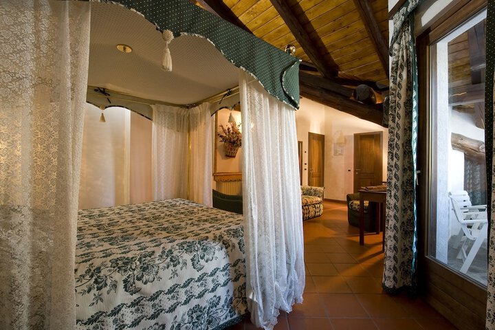 Room 3 of 25