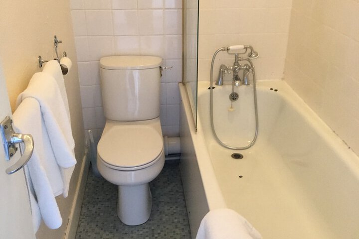 Room 33 of 67
