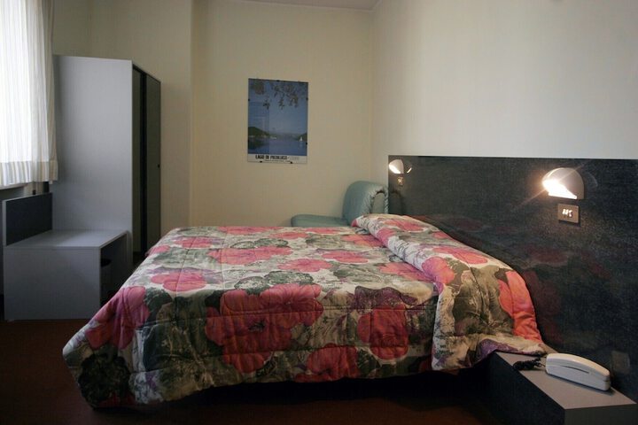 Room 15 of 25