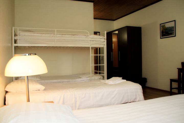 Room 22 of 100