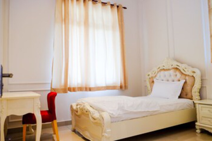 Room 17 of 24