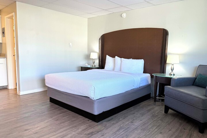 Room 10 of 28