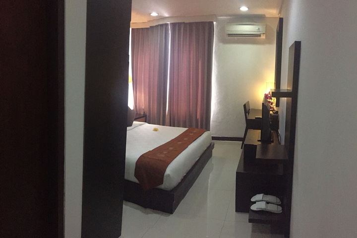 Room 11 of 52