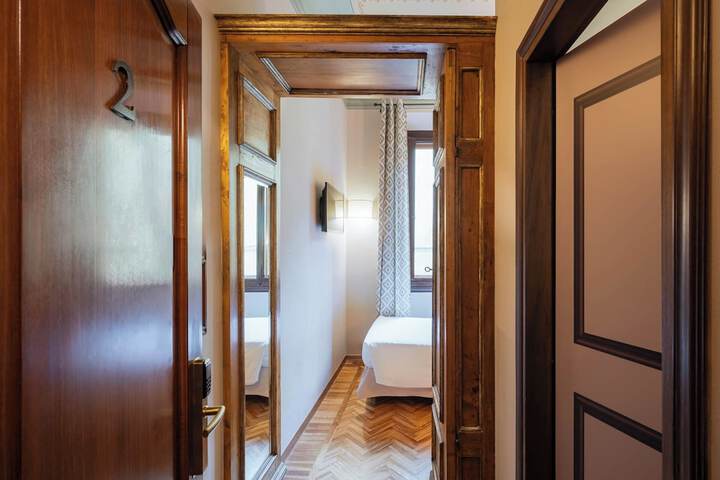 Room 32 of 42