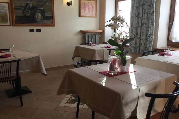 Dining 6 of 17