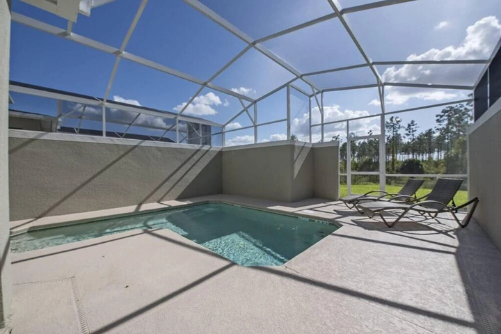 Pool 14 of 28