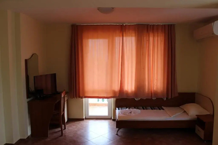 Room 3 of 15