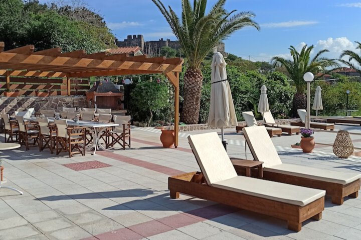 Sundeck 88 of 102