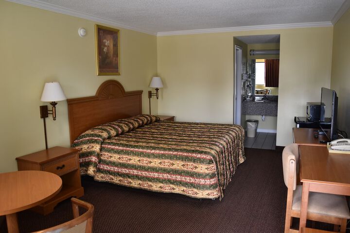 Room 10 of 27