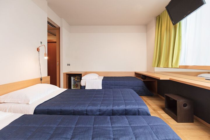 Room 28 of 63