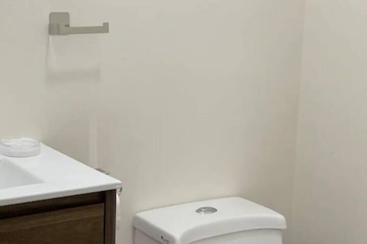 Room 6 of 9