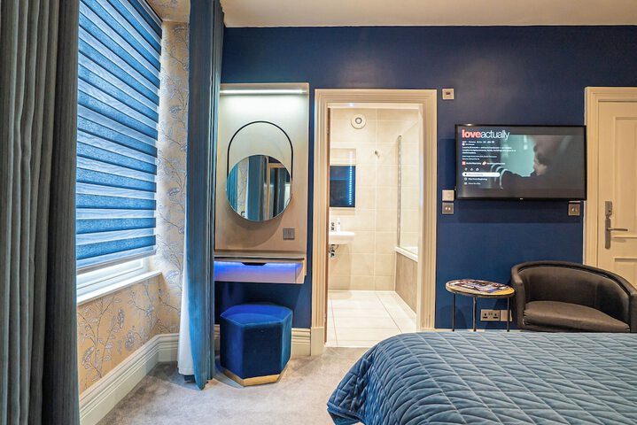 Room 92 of 242
