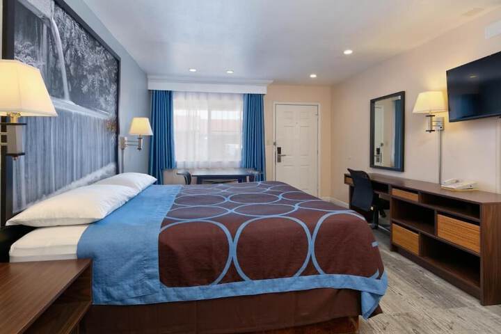 Room 3 of 17