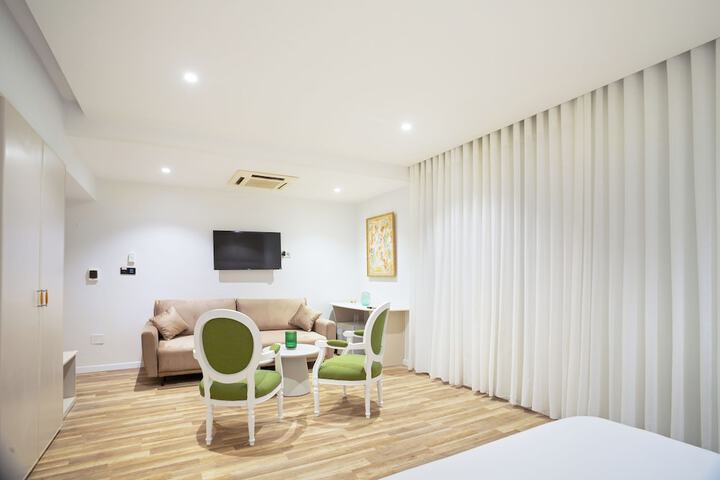 Room 30 of 62