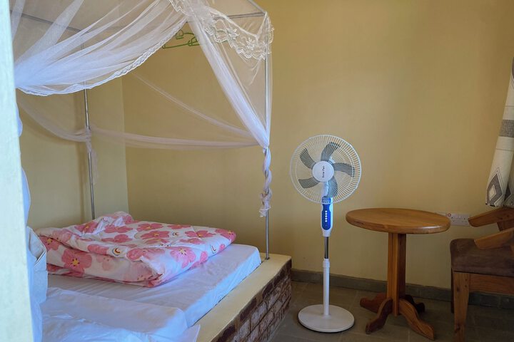 Room 4 of 20