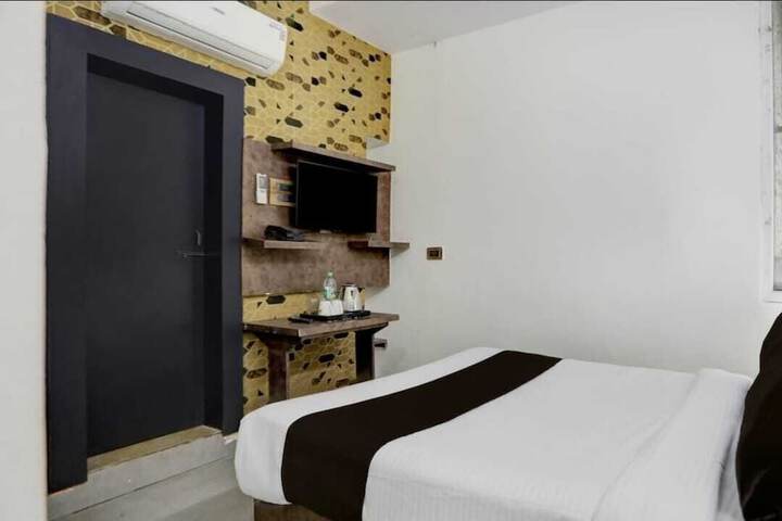 Room 9 of 28