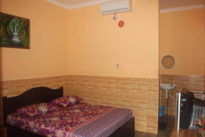 Room 8 of 10