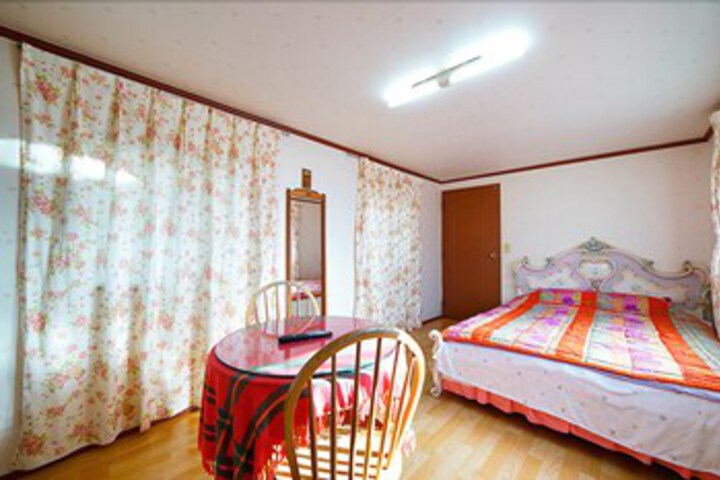 Room 14 of 35