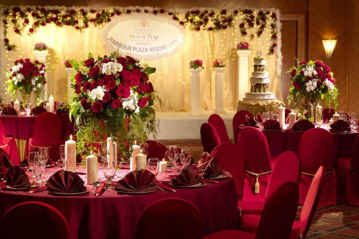 Ballroom/Hall 22 of 33