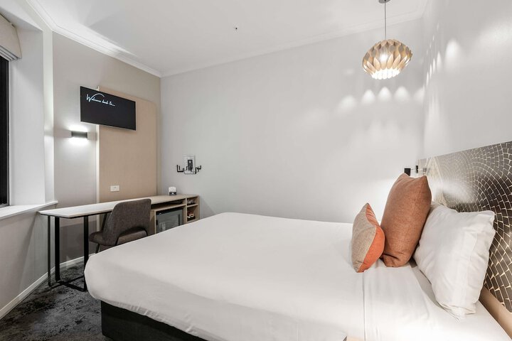 Room 16 of 65