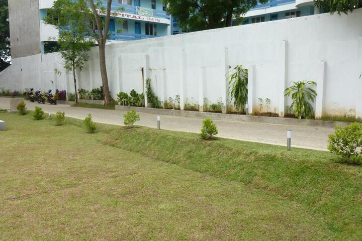Hotel Exterior 1 of 5